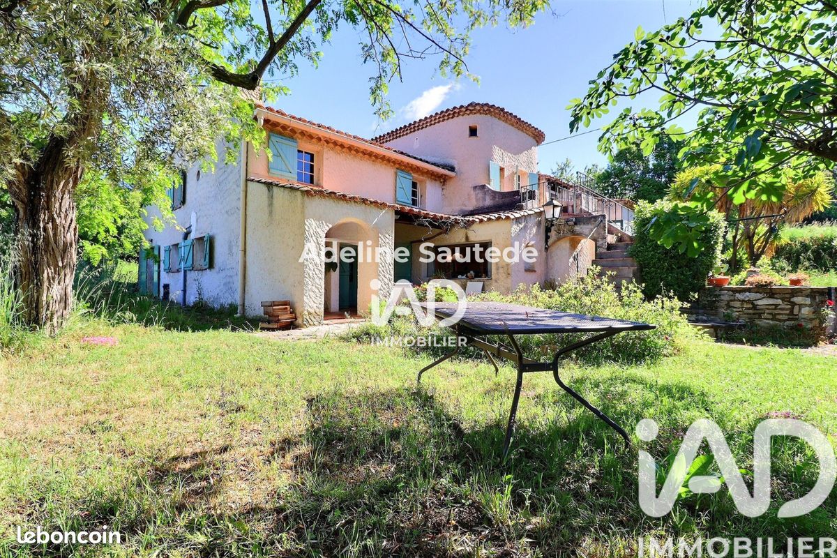 Maison 9 pièces 173 m² · à Saint-Cyr-sur-Mer · 173 m² · 670 000 €
