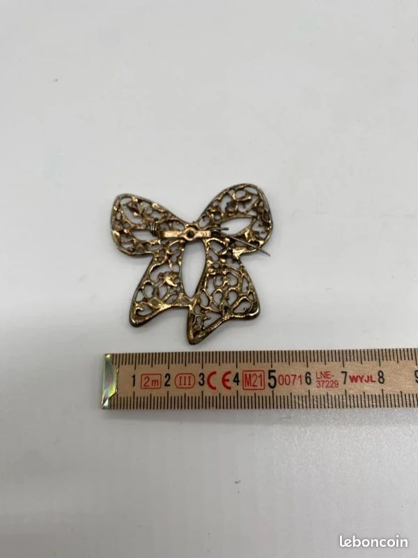 Broches en argent filigrané - Montres & Bijoux