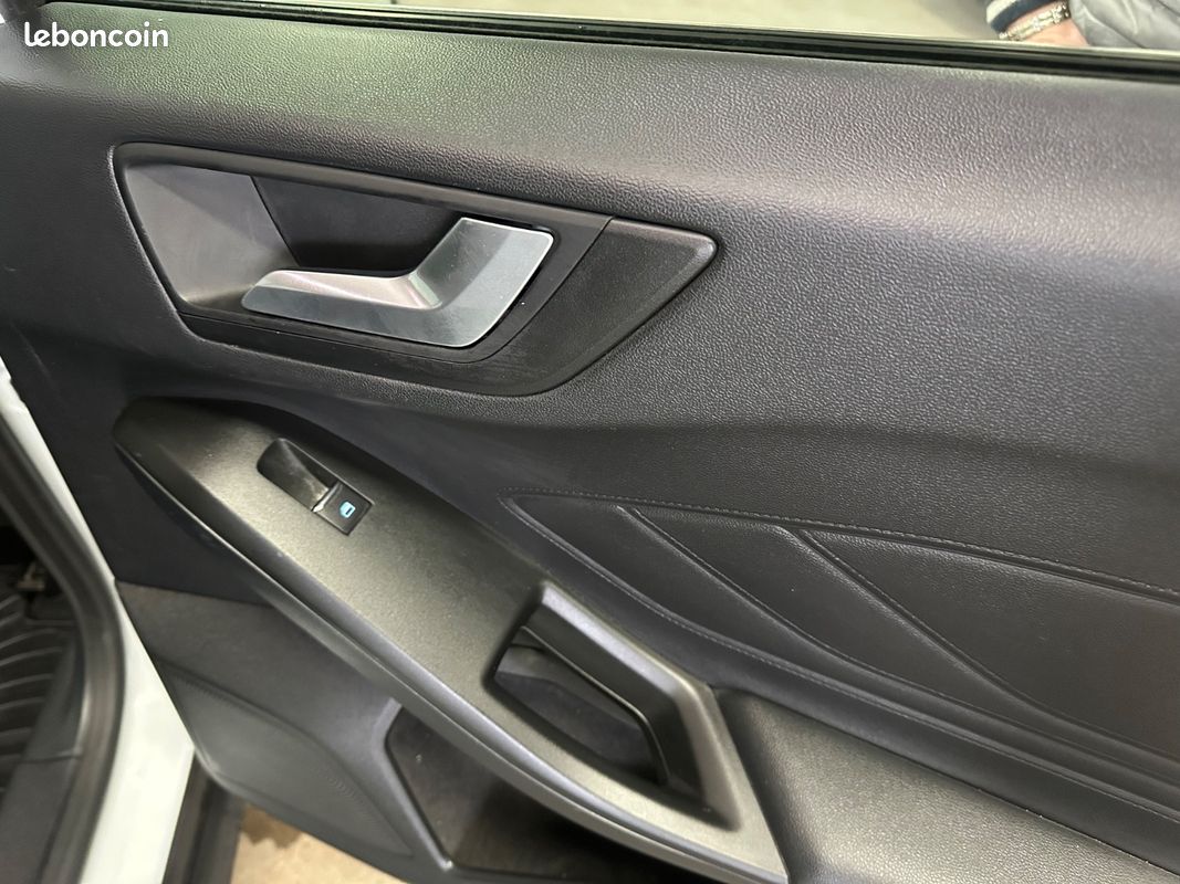 FORD Focus SW 125CH Titanium (image 12)