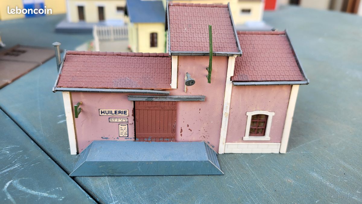 Ancien Lot Train Miniature - Maison De Gare Et Maison En Construction