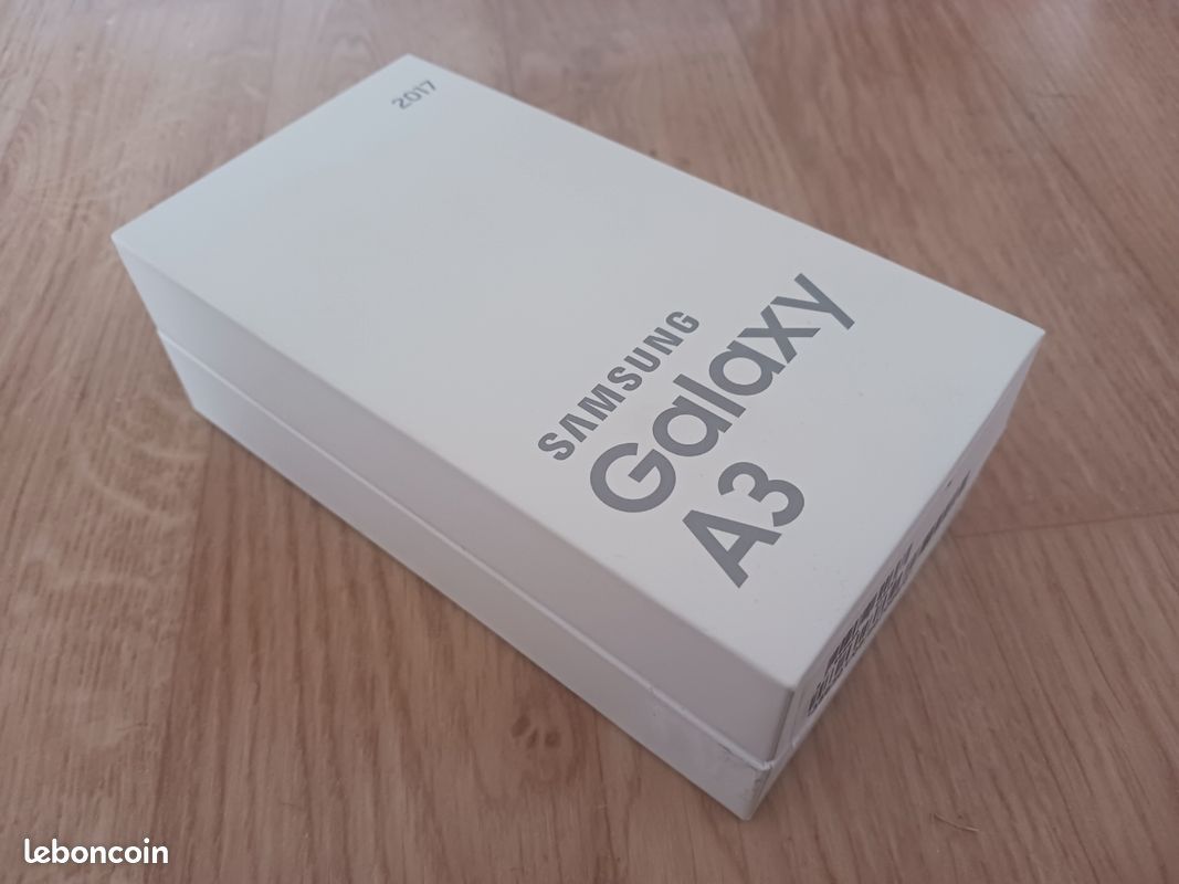 Boite Samsung A3 + accessoires (image 1)