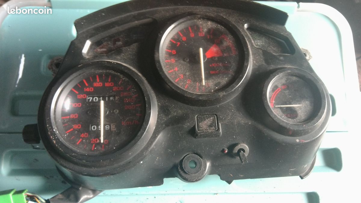 Iableau de bord , garde boue avant et arriere de honda 600 cbr pc 23 (image 1)