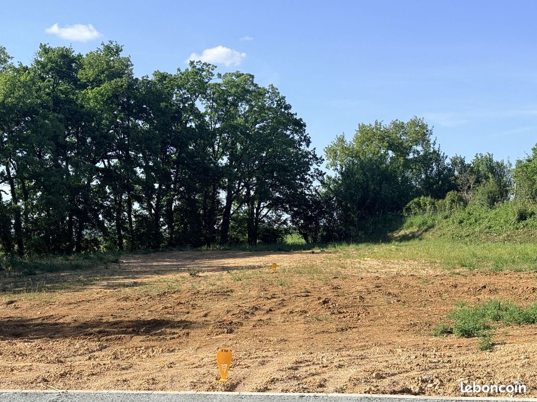 Terrain 700 m² · à Técou · 700 m² · 57 000 €
