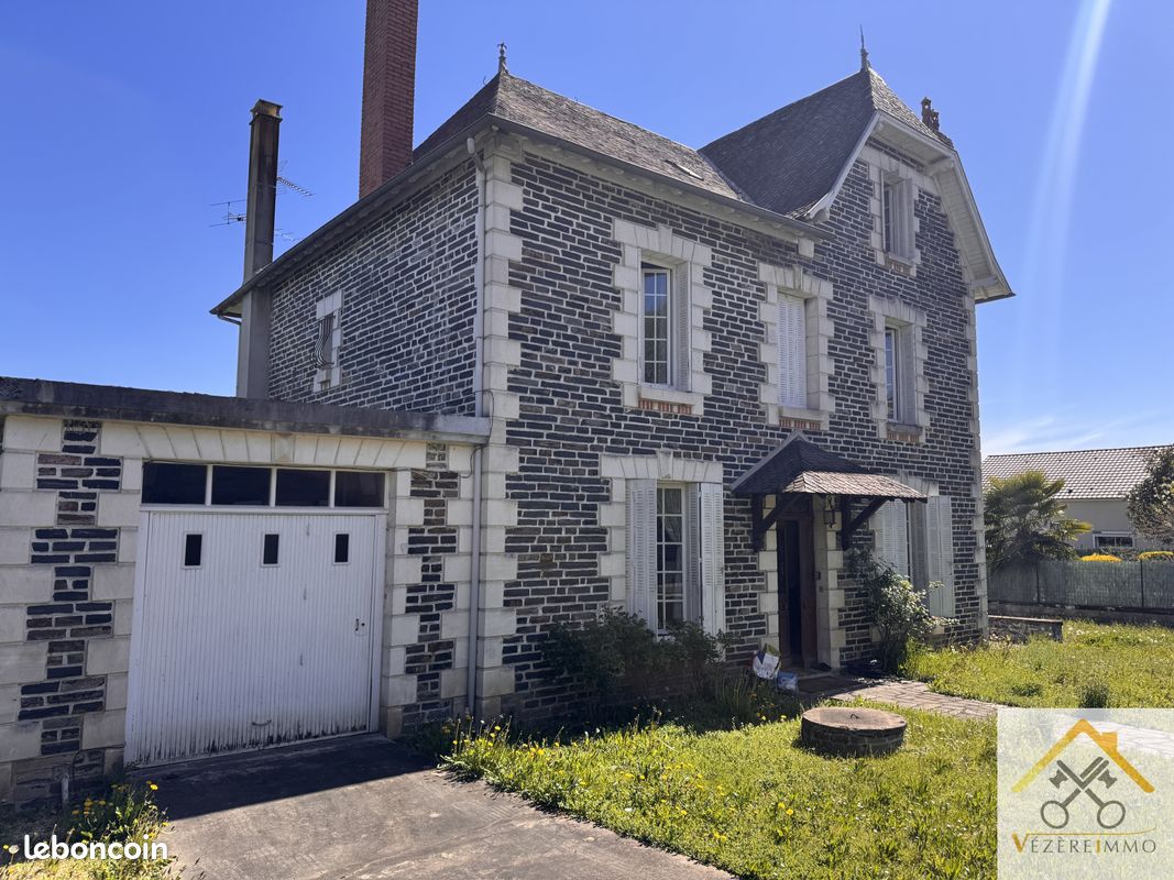 Maison 8 pièces 188 m² · à Varetz · 188 m² · 196 000 €