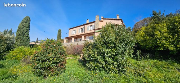 Maison 7 pièces 240 m²