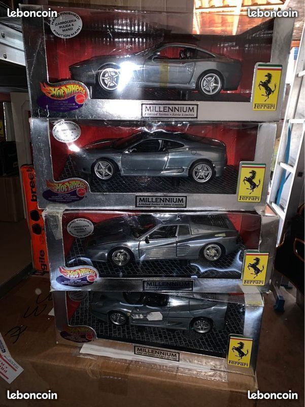 TRÈS RARE FERRARI F40 Chrome Foncé 1/18 Burago + boite EUR 199,00 - FR
