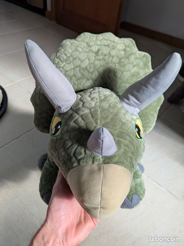 Peluche triceratops (image 3)