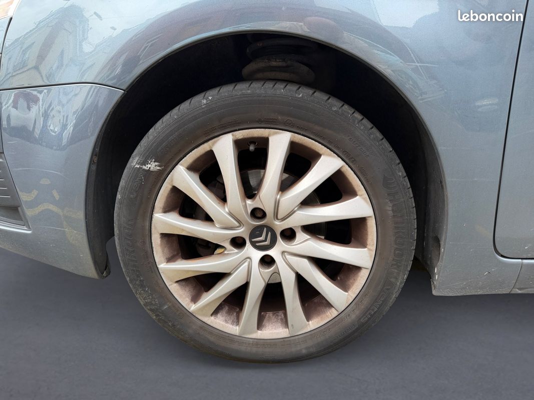 CITROEN C4 PICASSO HDi 110 Exclusive (image 8)