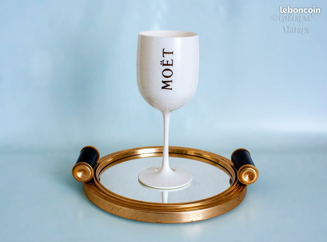 Gobelet en plastique blanc pour champagne Moët & Chandon, conçu par Jean-Marc Gady (image 2)
