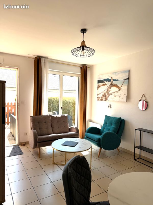 Ouistreham, proche mer et centre-ville, T2 meublé 38 m² avec entrée indépendante et jardin 12 m². Séjour/cuisine équipée, chambre, SDB, calme et très bien entretenu (image 5)