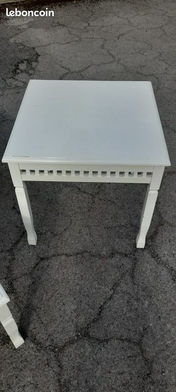 3 petites tables blanches (image 4)