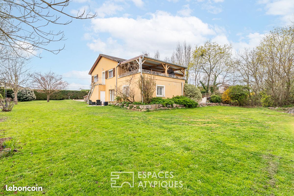 Maison 7 pièces 280 m² · à Porte des Pierres Dorées · 280 m² · 448 000 €