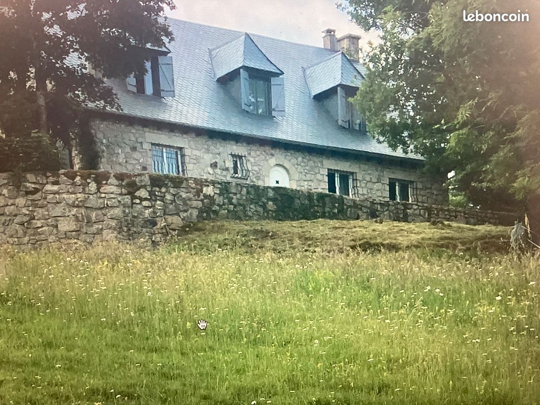 Maison 8 pièces 174 m² · à Vebret · 174 m² · 325 000 €