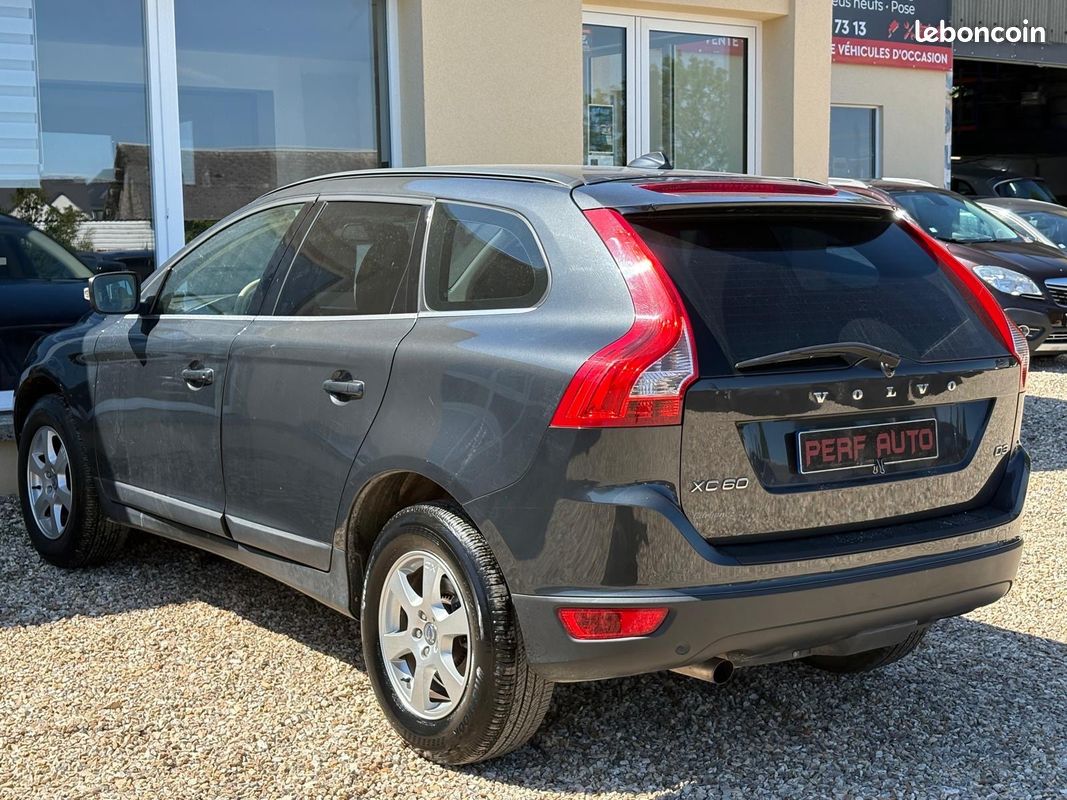 VOLVO XC60 D3 AWD 163cv R-Design Geartronic A (image 3)