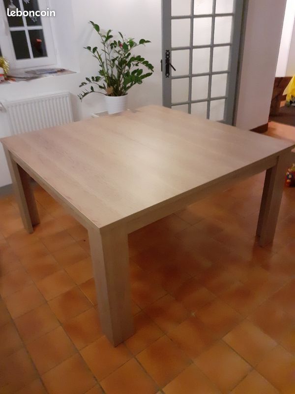 Table carrée (image 1)