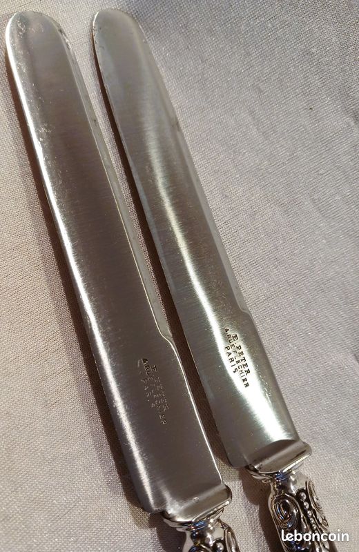 2 couteaux de table viroles argent signés Peter (image 2)