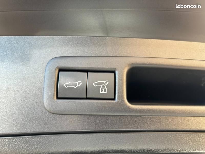 Lexus UX 250h Executive 2WD (image 25)