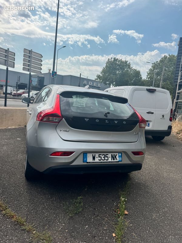 Volvo v40 2.0 D2 2015 (image 3)