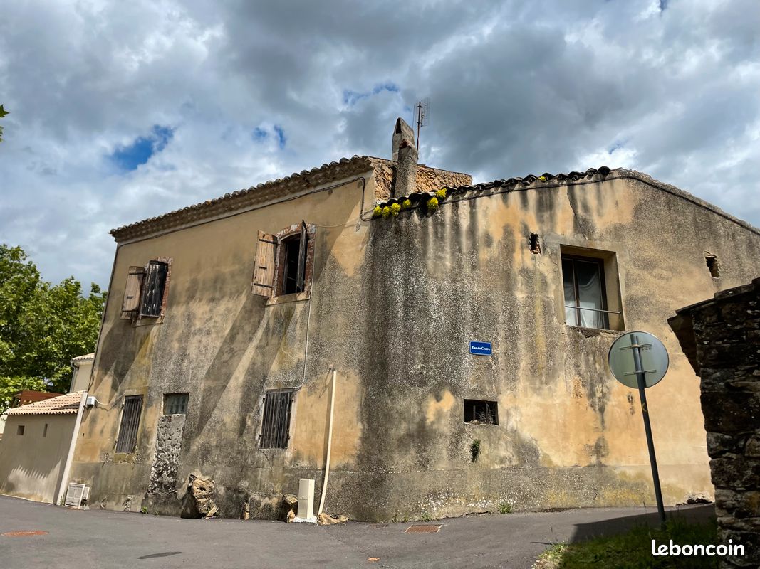 Maison 4 pièces 140 m² · à Uchaux · 140 m² · 100 000 €
