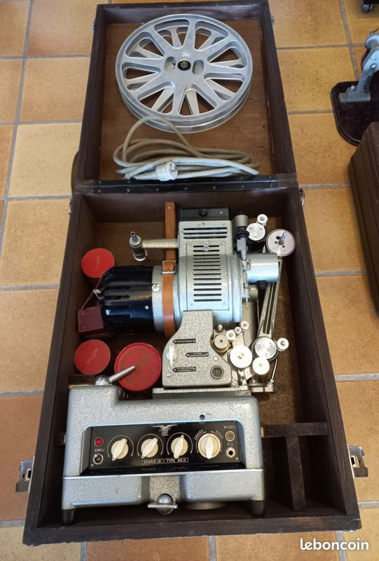 projecteur Cnérc 16mm 1950 en valse , ampl a lampes 1 - YouTube