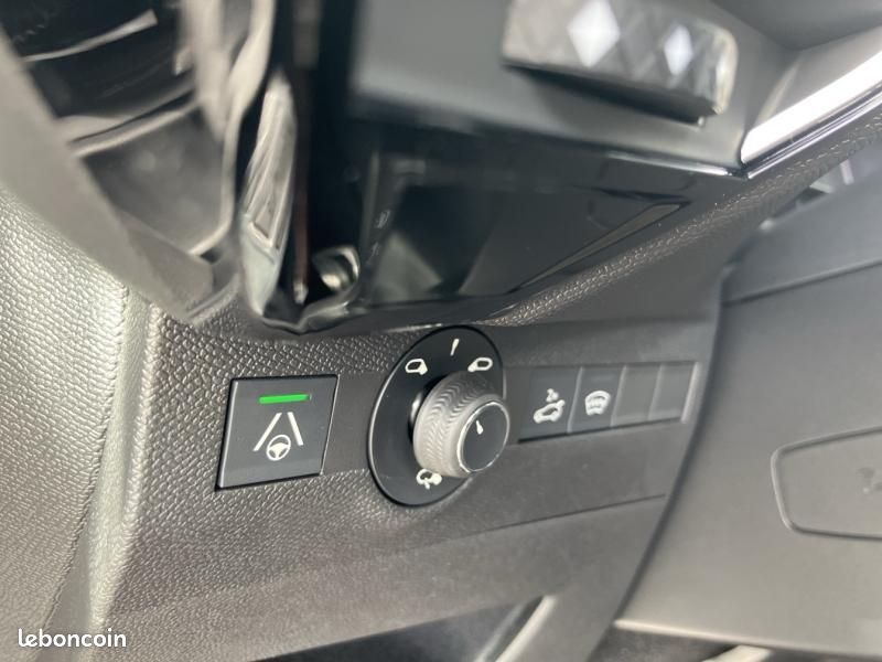 Ds DS 7 1.5 BlueHDi 130ch Etoile Automatique / TOIT OUVRANT / HAYON ELECTRIQUE / HIFI FOCAL (image 19)