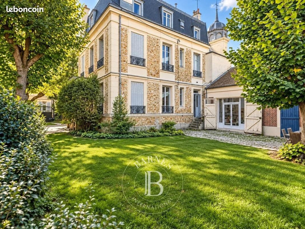 Maison 10 pièces 334 m² · à Versailles · 334 m² · 2 990 000 €