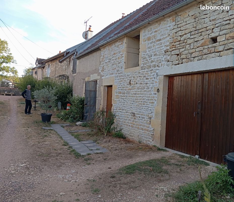 Maison 3 pièces 114 m² · à Amazy · 114 m² · 90 000 €