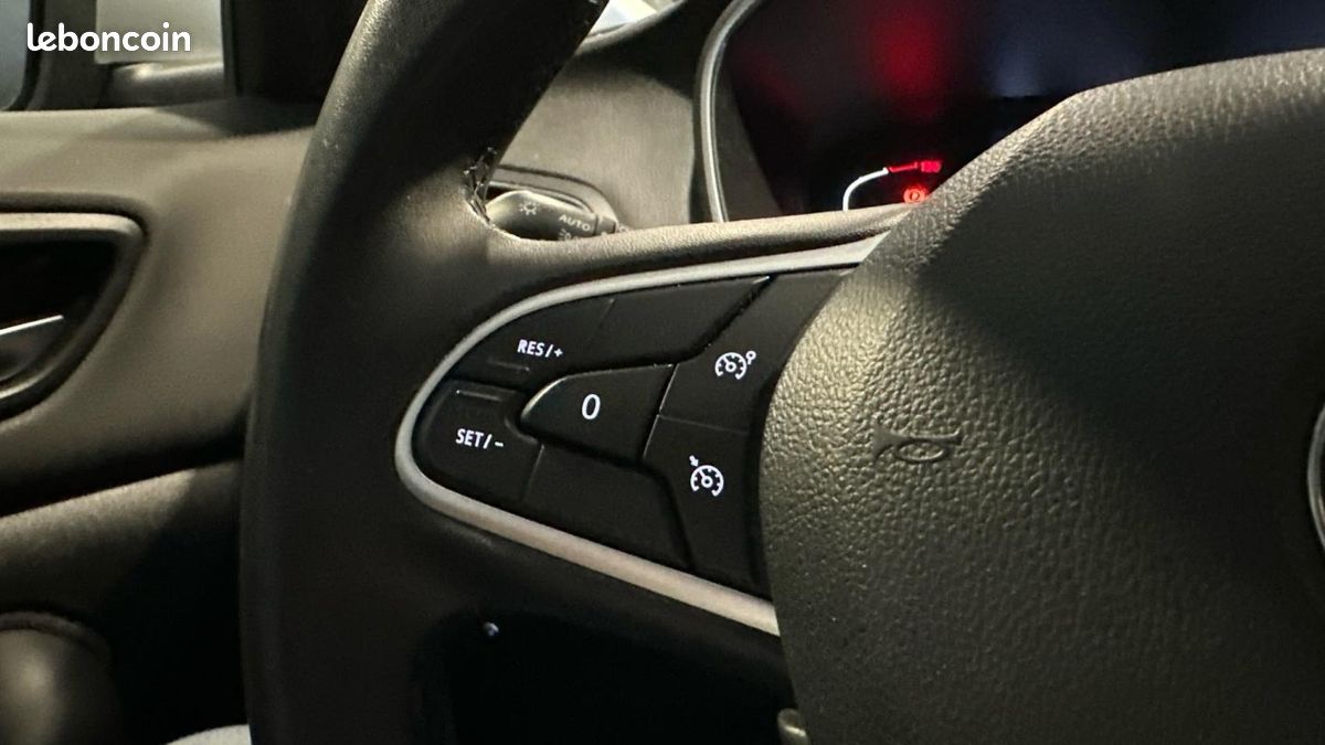 Renault Mégane IV Berline dCi 115 Evolution Car Play (image 15)
