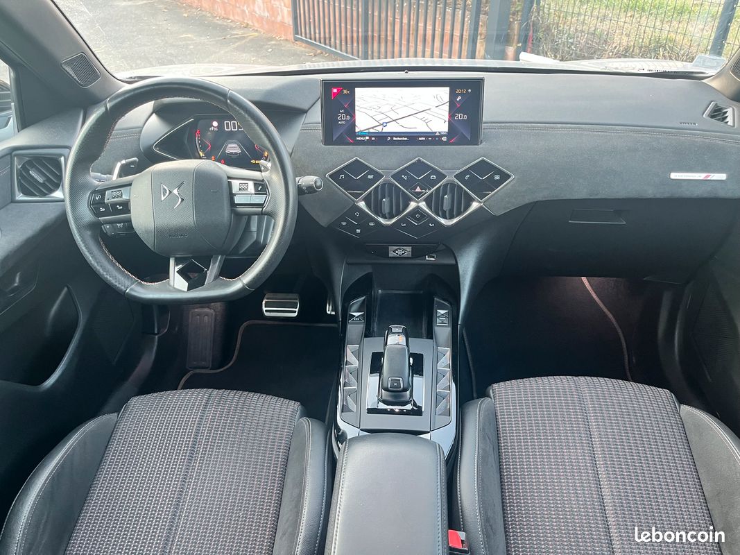 Ds ds3 crossback bluehdi 130 ch performance line boite auto eat8 - gps - camera - apple carplay android auto - jantes alu 17" - keyless - radars av + arr – vitres et lunette arr surteintees (image 3)