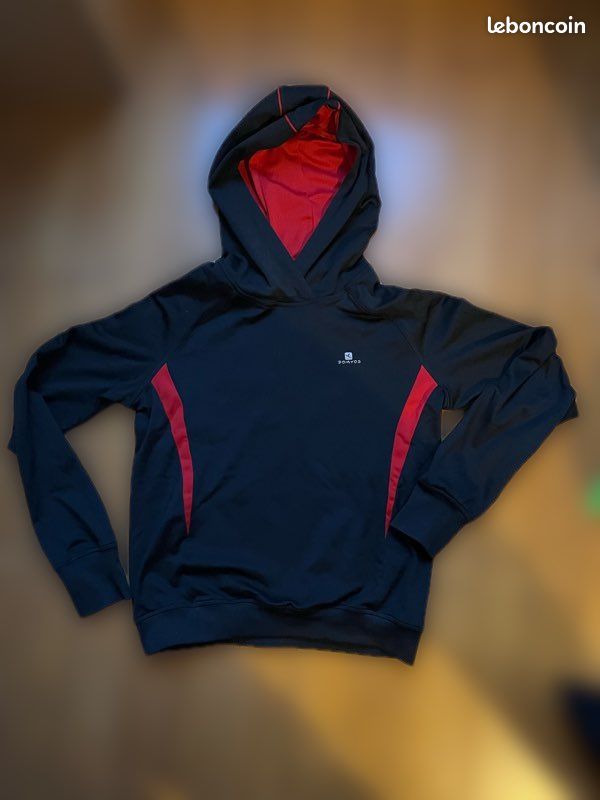 Pull survet rouge noir (image 1)