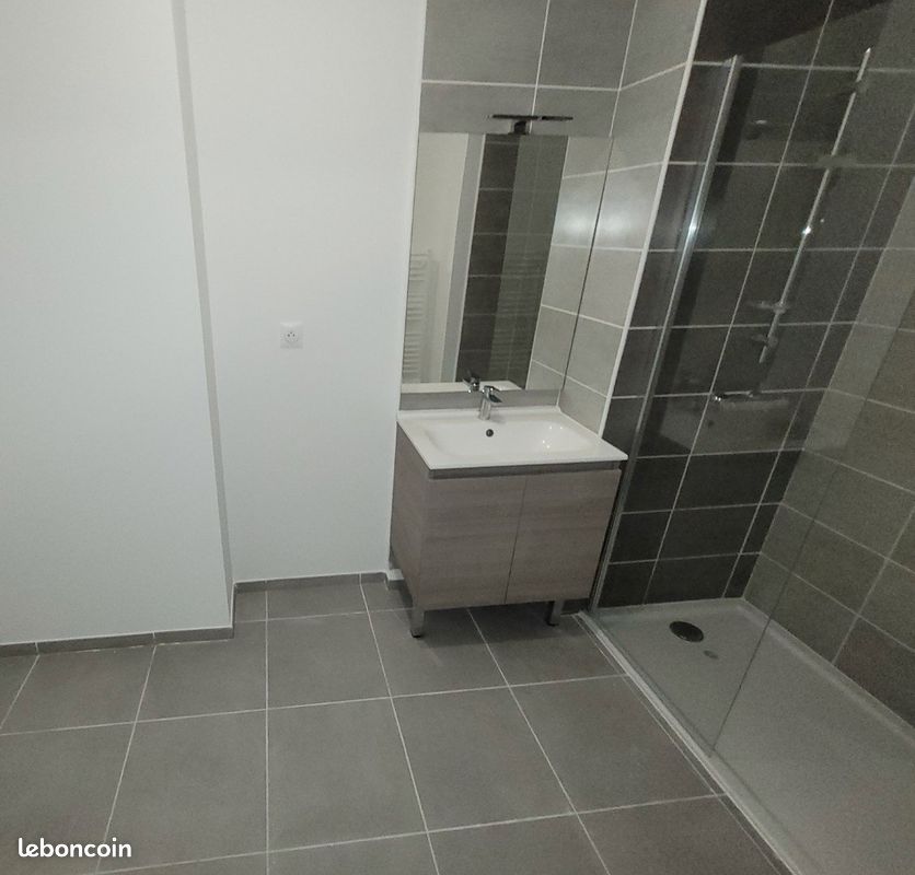 Appartement 2 pièces 42 m² · à Istres · 42 m² · 583 €