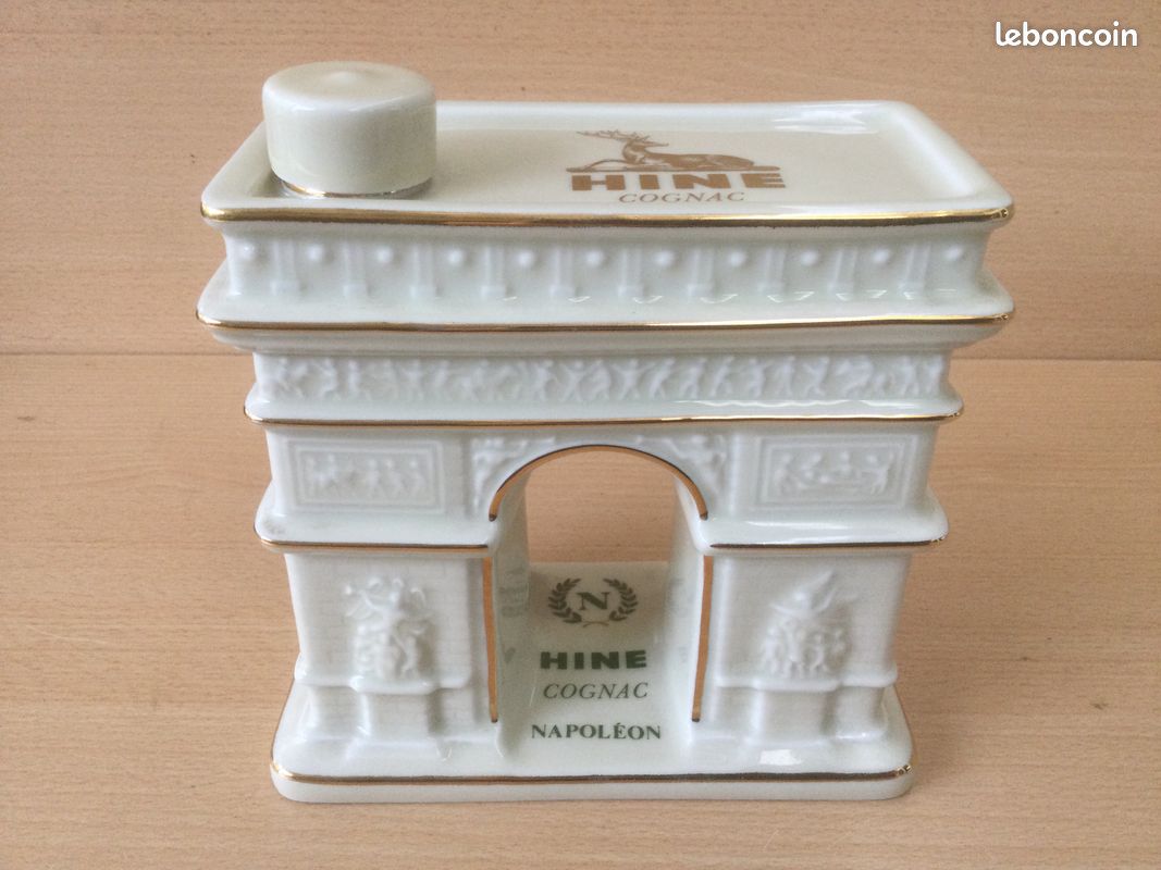 Bouteille cognac HINE Napoléon Arc de Triomphe en porcelaine +2 godets ,6 verres (image 3)