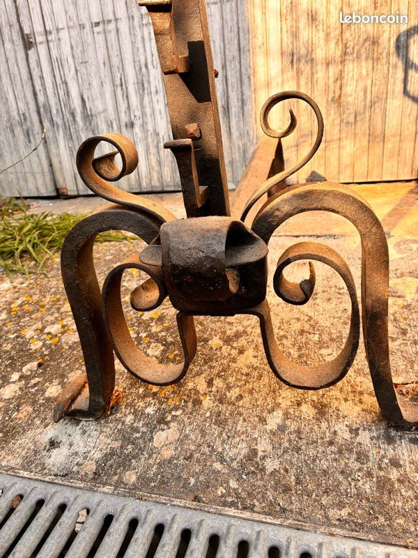 Paire de chenets fer forgé et boule laiton