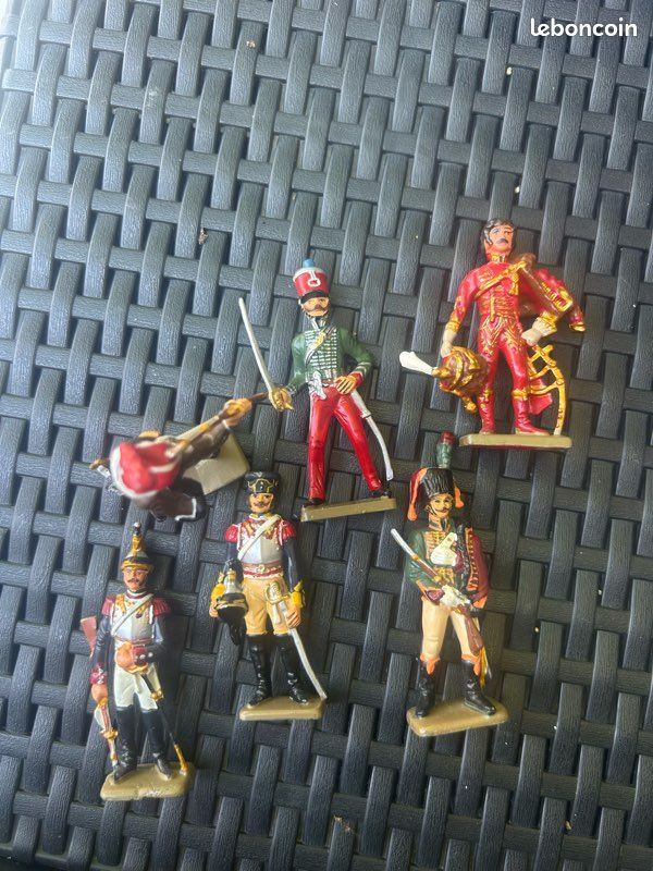 Lot de 67 figurines Starlux (image 1)