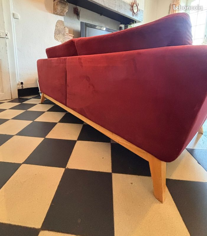 Canapé velours rouge 3 places style scandinave (image 3)