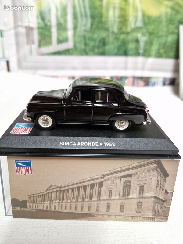 SIMCA Aronde P60 Elysée rouge - orangée et toit beige de