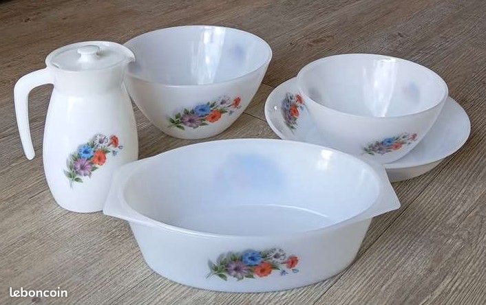 2 Plats Ronds Arcopal Vintage 29 Cm - Décor Fleurs Volubilis - Fabriqué En France