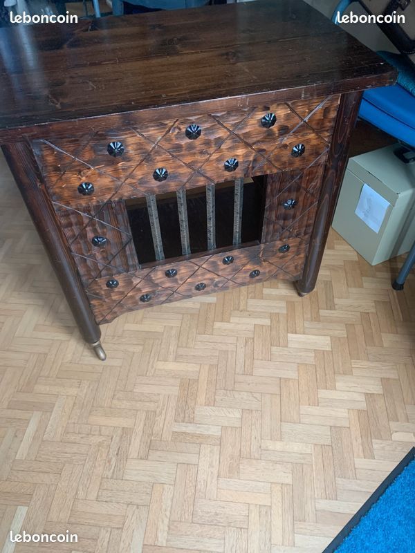 Meuble bar médiéval (image 1)