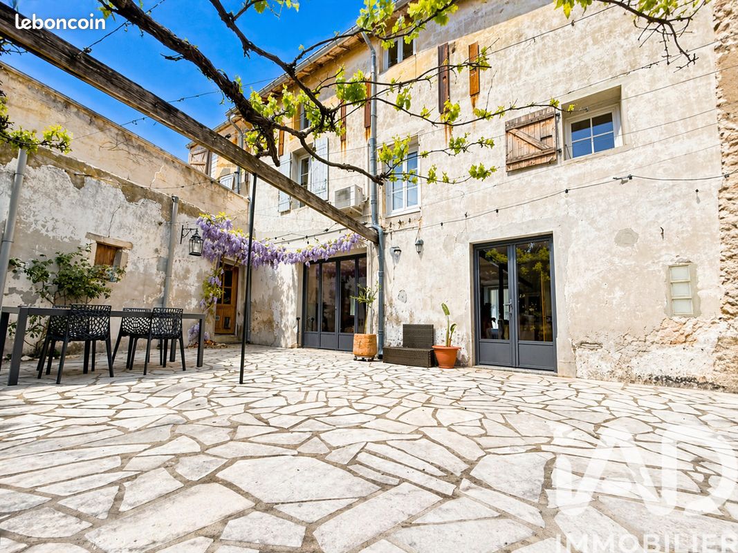 Maison 8 pièces 280 m² · à Valréas · 280 m² · 395 000 €