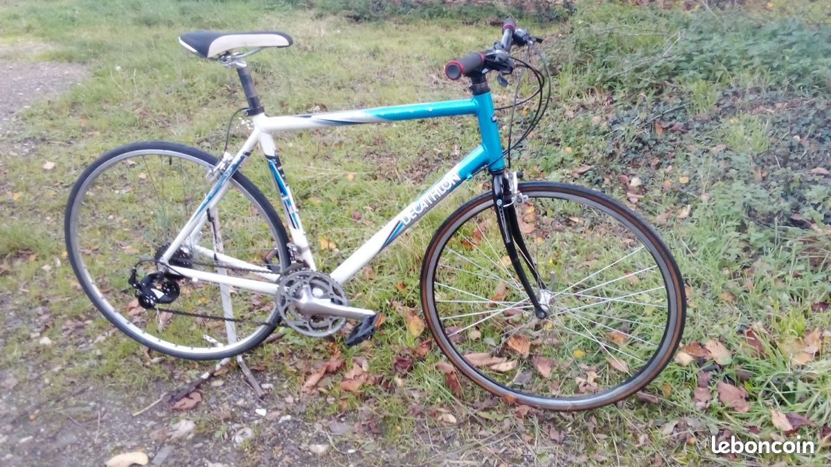 Vélo de loisirs Decathlon Sport 7.2 en aluminium, idéal pour les balades sur route. - Type de vélo : Vélo de loisirs - (image 1)