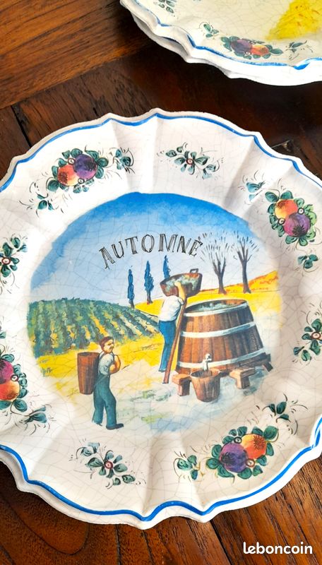 Lot De 4 Assiettes Anciennes En Céramique à Accrocher – Motif Les 4 Saisons