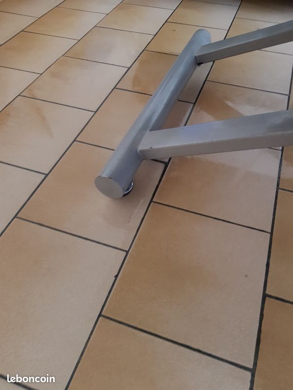 Table réglable (image 1)