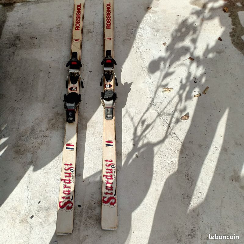 Une paire de ski (image 1)