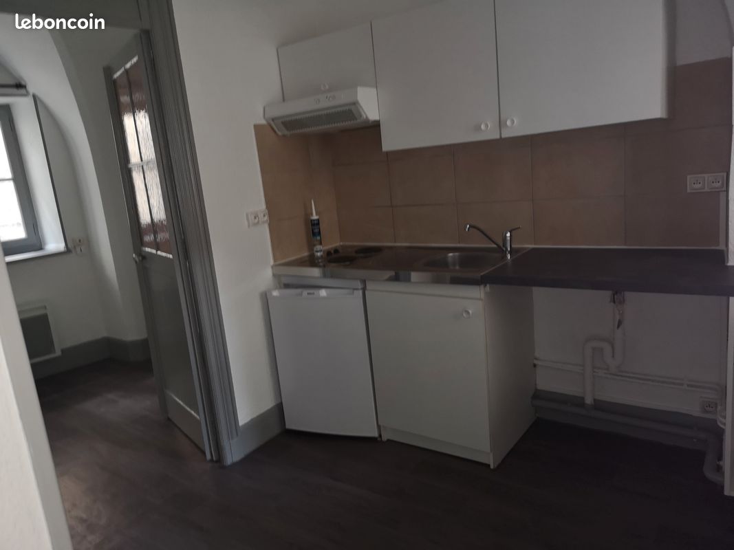 Appartement 1 pièce 17 m² · à Riom · 17 m² · 350 €