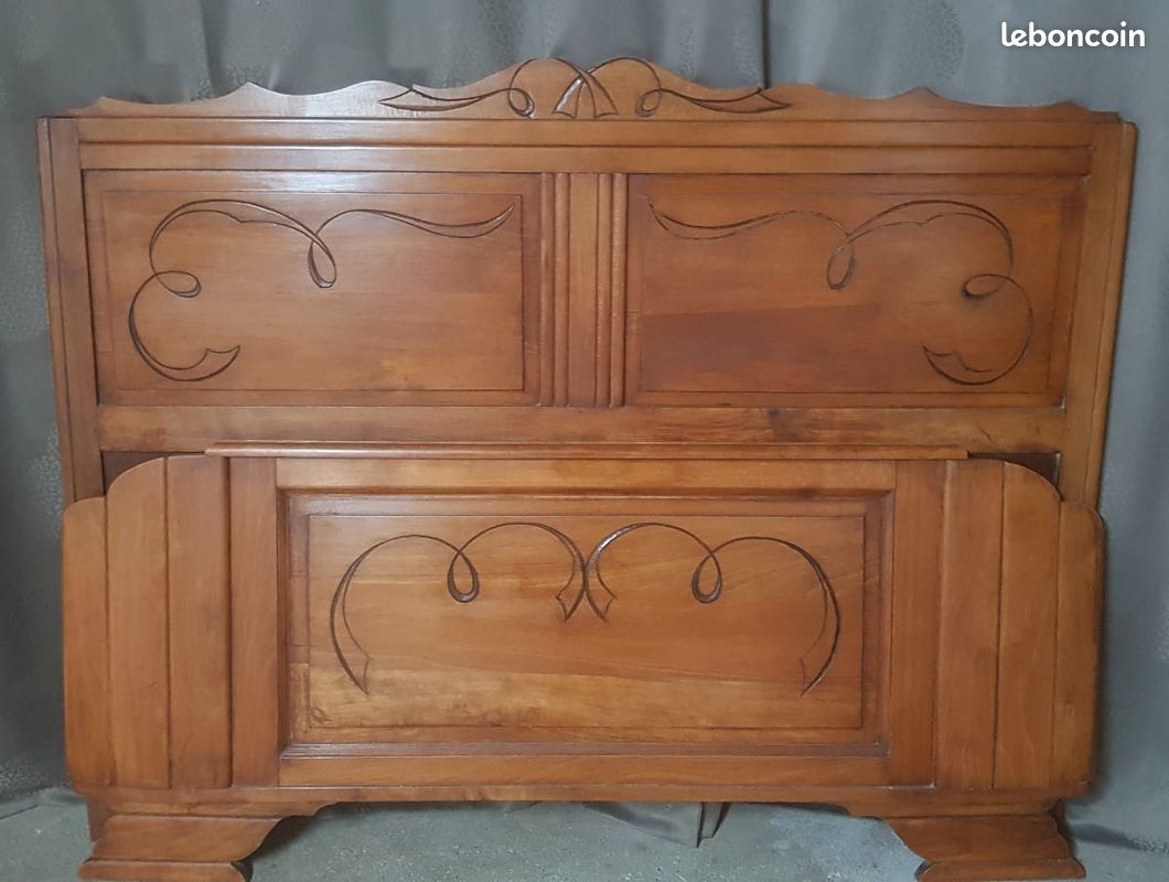 Lit ancien en bois massif (image 1)
