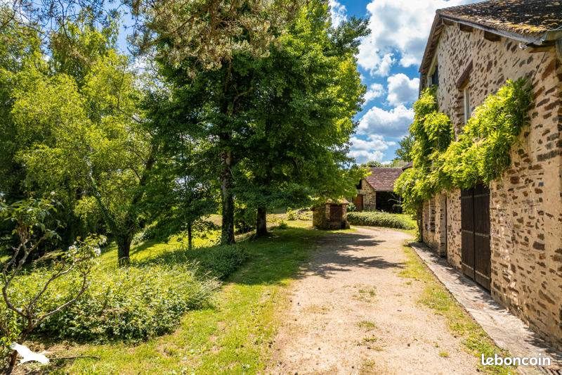 Maison 18 pièces 445 m² · à Payzac · 445 m² · 369 000 €