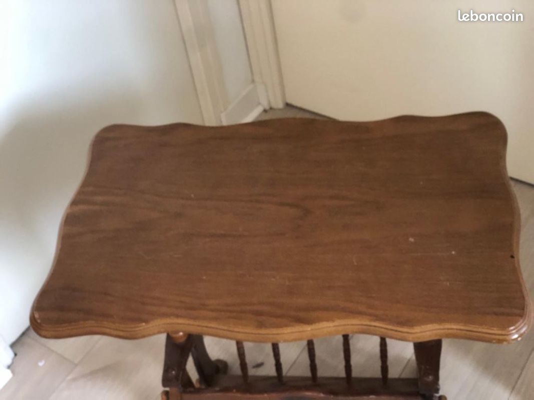 Table porte revue en bois (image 3)