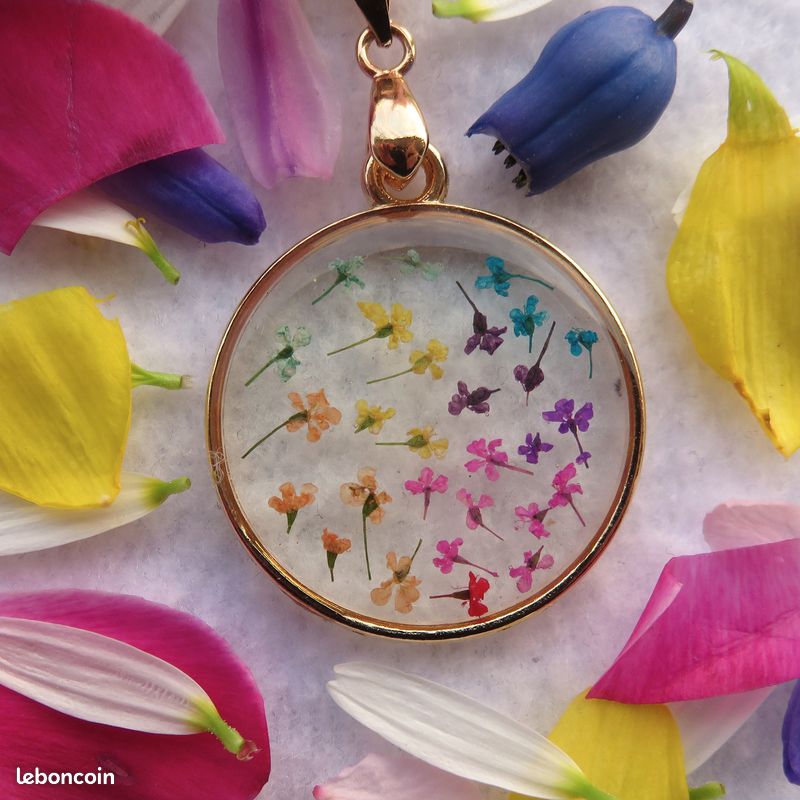Collier fleurs pressées (image 4)