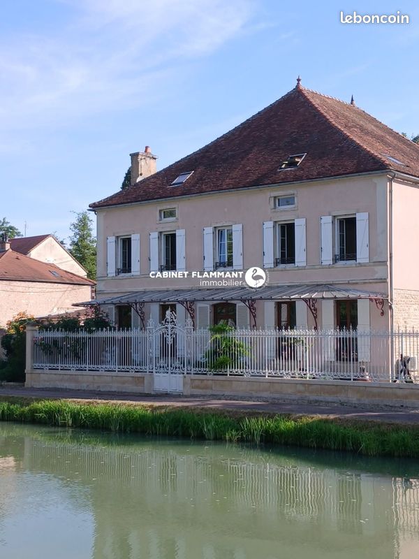 Maison 14 pièces 340 m² · à Montbard · 340 m² · 515 000 €