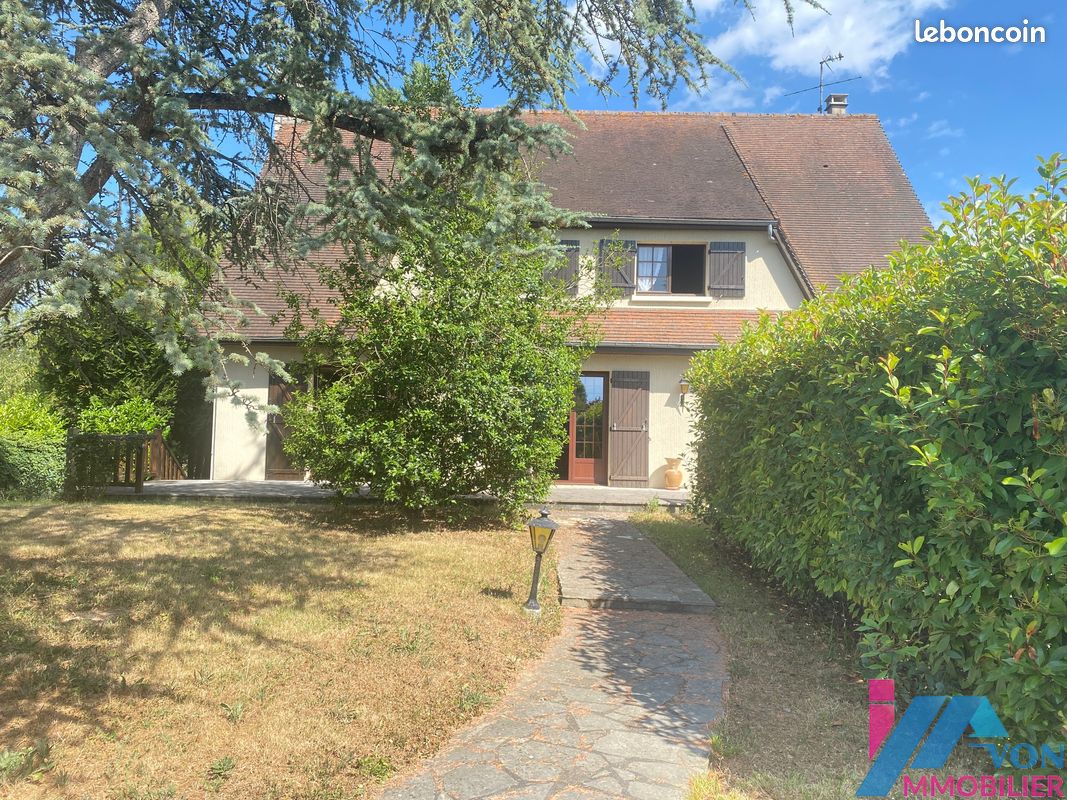 Maison 8 pièces 208 m² · à La Genevraye · 208 m² · 445 000 €